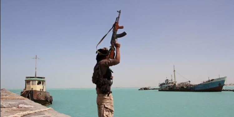 الحوثيون يهددون التجارة ويمنعون وصول مواد الإغاثة لليمنيين