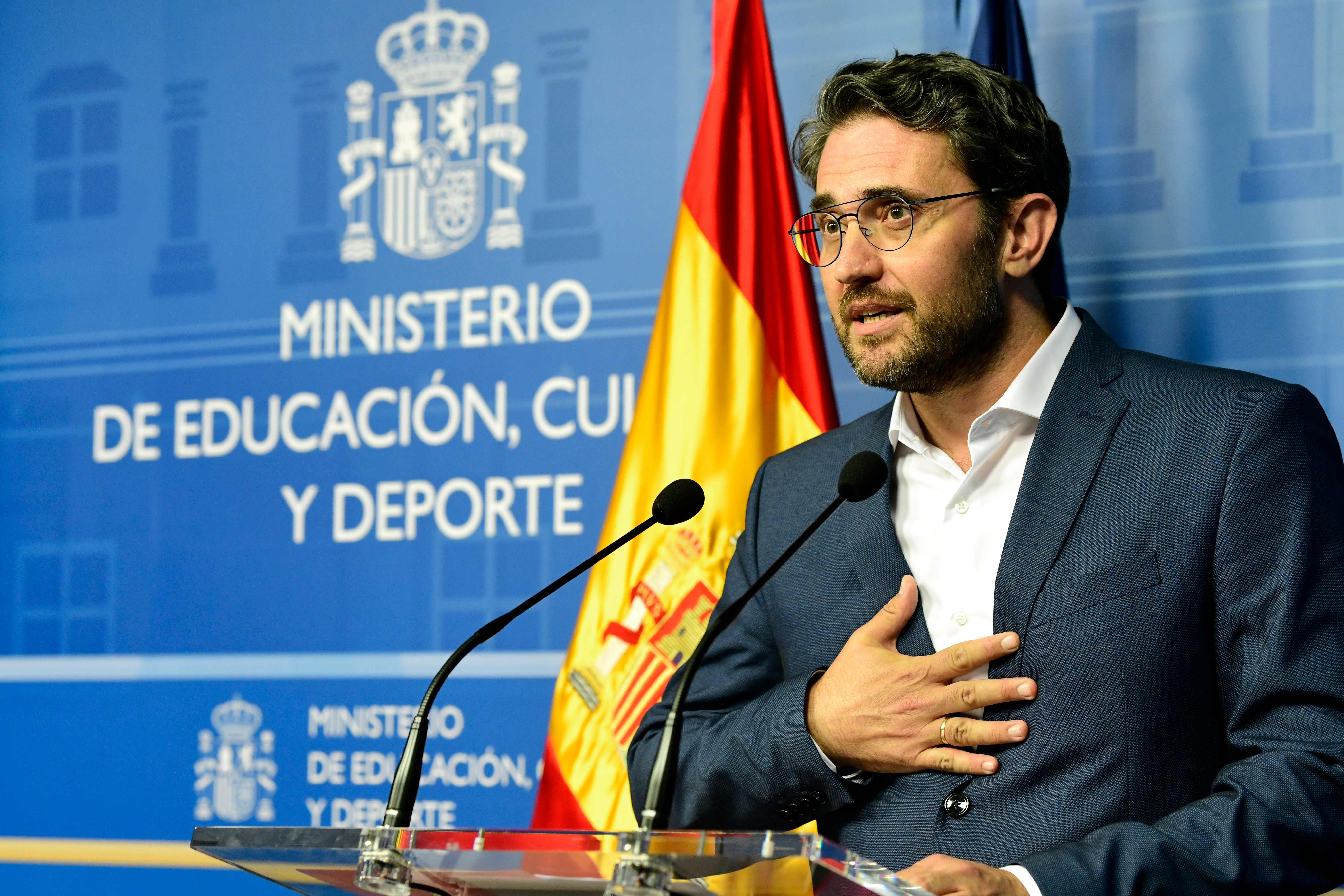 وزير الثقافة الإسبانى مكسيم هويرتا  يقدم استقالته