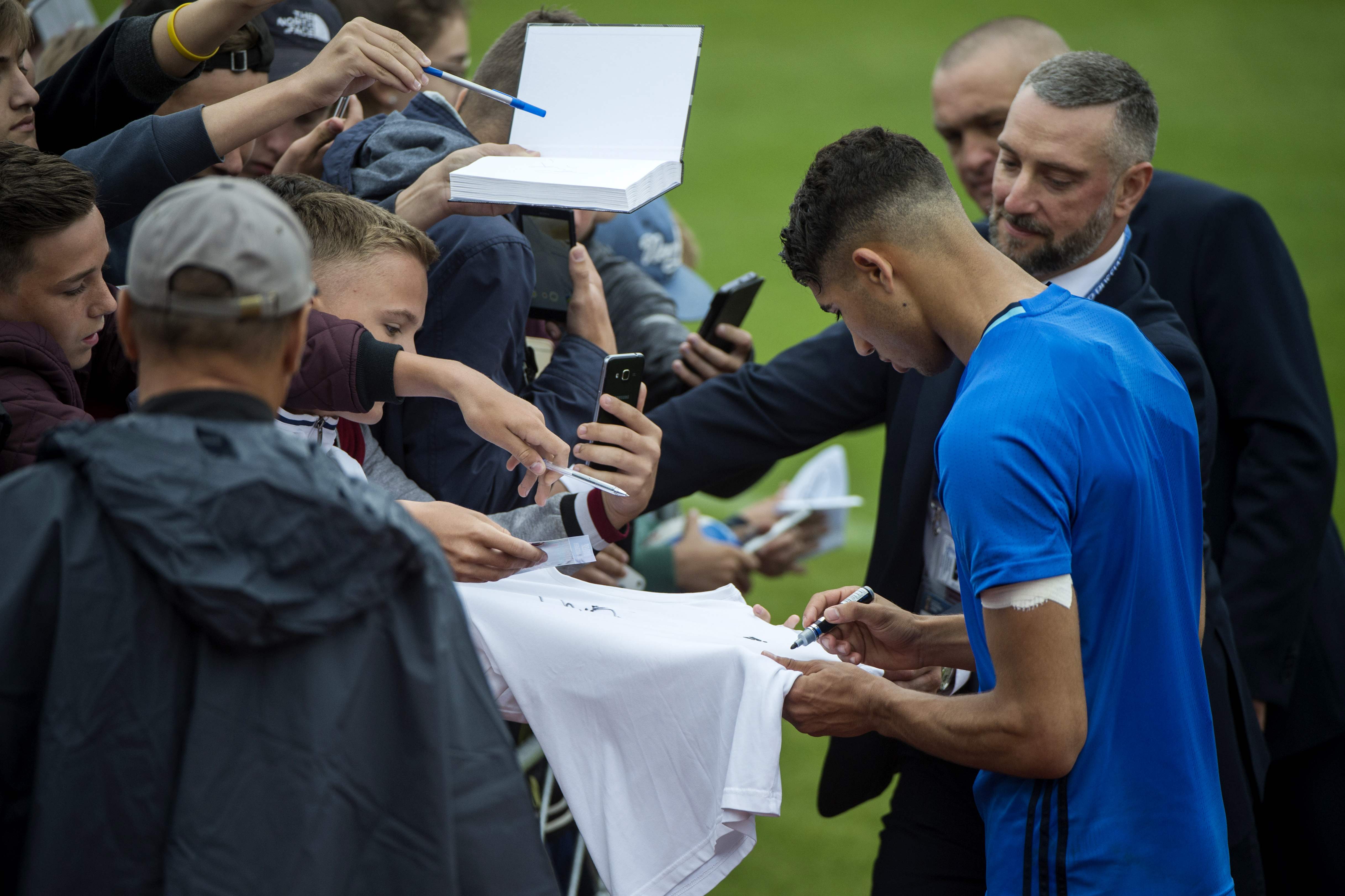 أشرف حكيمي مدافع المغرب أشرف حكيمي مدافع المغرب