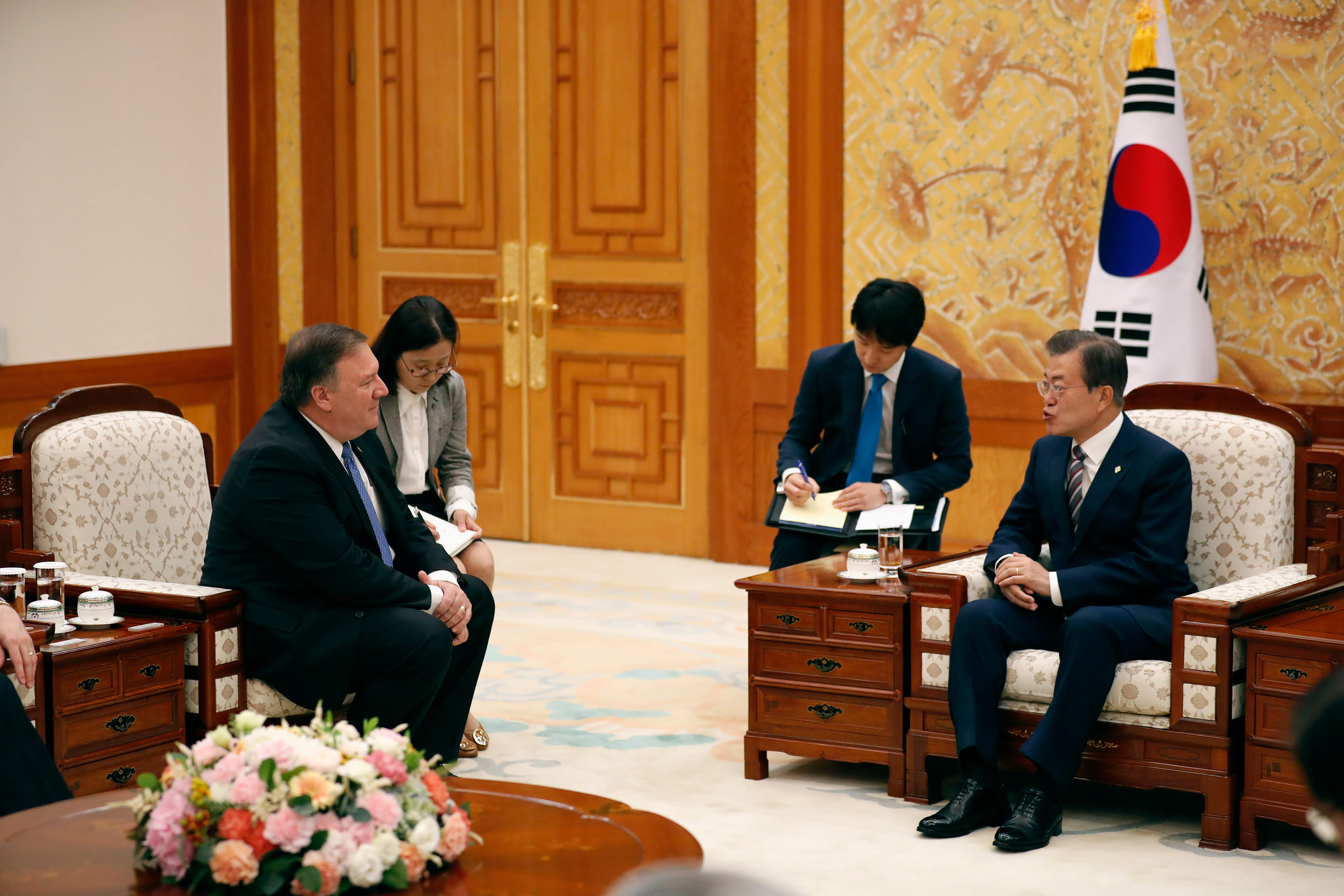 لقاء بين رئيس كوريا الجنوبية ووزير الخارجية الأمريكى
