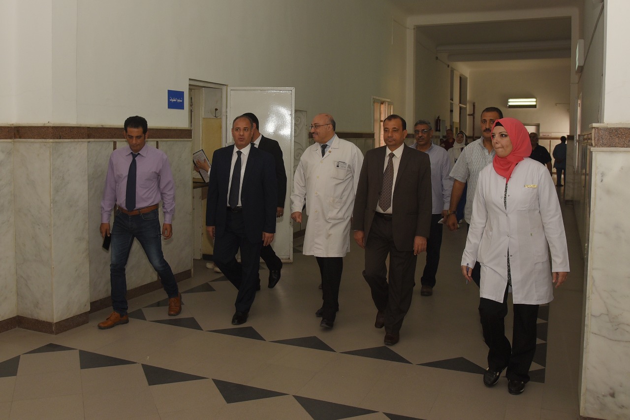 محافظ الإسكندرية يزور مستشفى طلبة سبورتنج  (7)