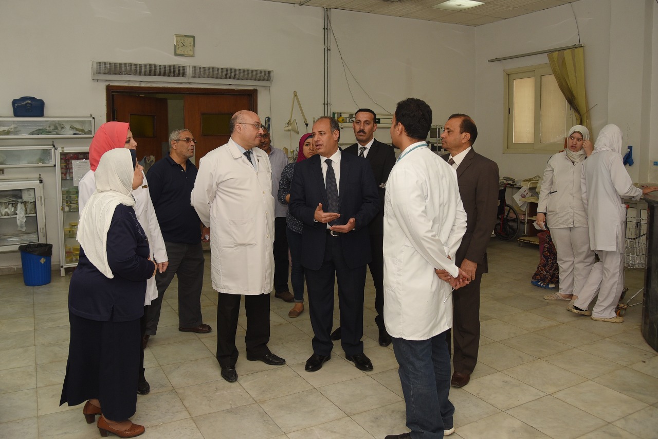 محافظ الإسكندرية يزور مستشفى طلبة سبورتنج  (3)