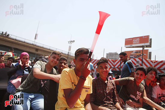 صور  الجماهير المصرية يتابعون مباراة منتخب مصر (1)