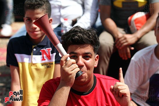 صور  الجماهير المصرية يتابعون مباراة منتخب مصر (16)