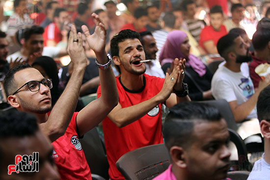 صور  الجماهير المصرية يتابعون مباراة منتخب مصر (53)