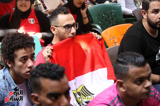 صور  الجماهير المصرية يتابعون مباراة منتخب مصر (48)