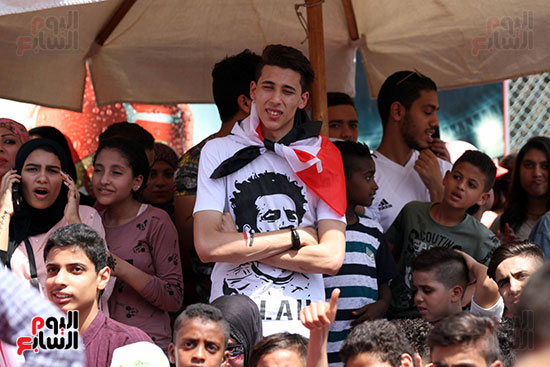 صور  الجماهير المصرية يتابعون مباراة منتخب مصر (13)