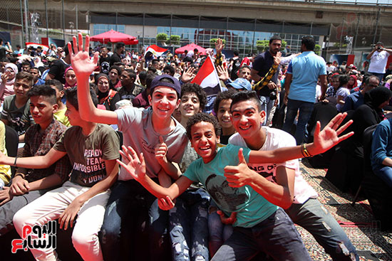 صور  الجماهير المصرية يتابعون مباراة منتخب مصر (4)