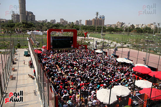 صور  الجماهير المصرية يتابعون مباراة منتخب مصر (26)