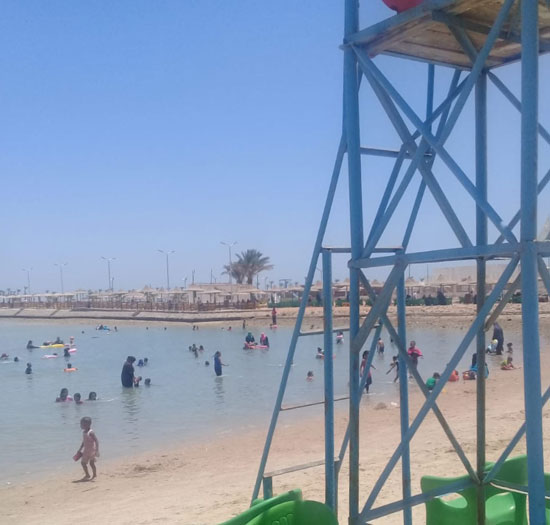 أحد شواطئ مرسى مطروح أول أيام العيد
