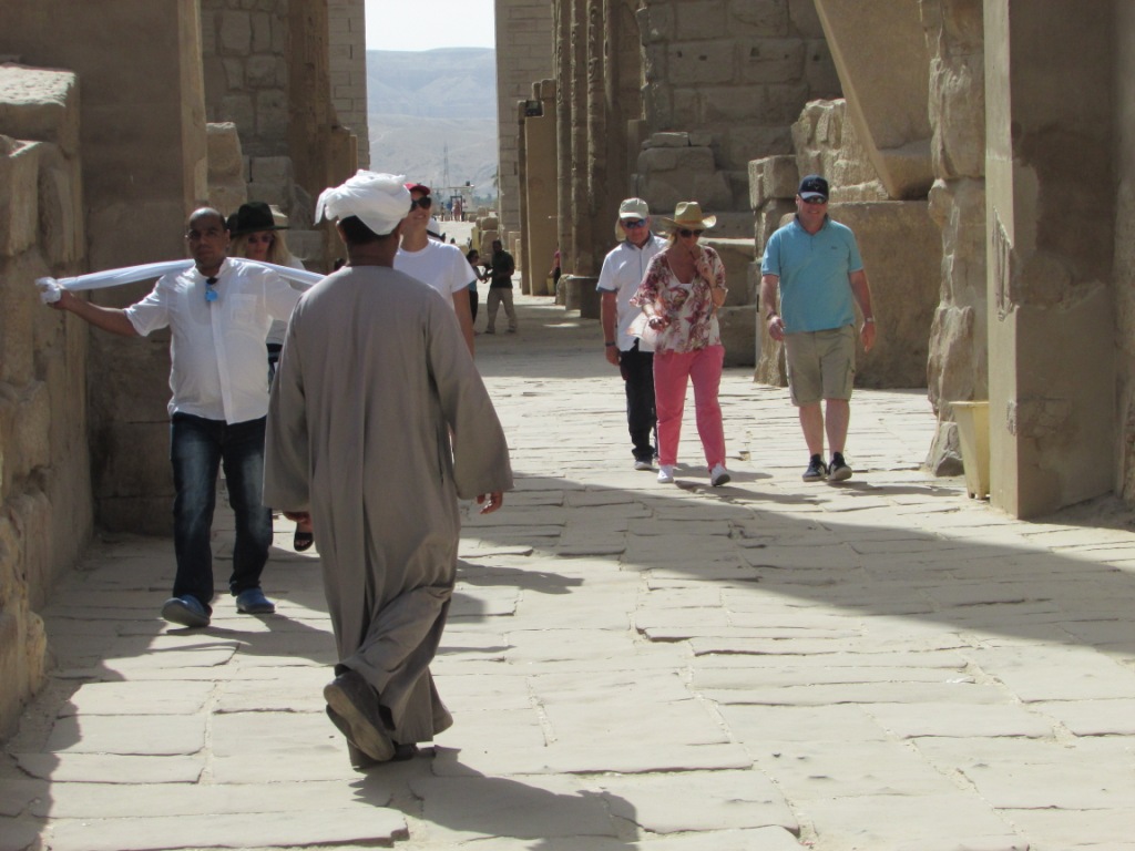 زيارات مميزة للأجانب والمصريين للمعابد خلال العيد (7)