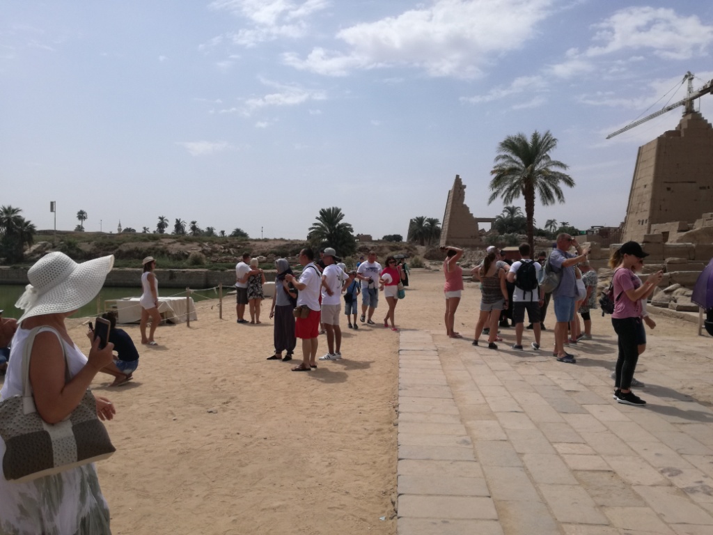 زيارات مميزة للأجانب والمصريين للمعابد خلال العيد (12)