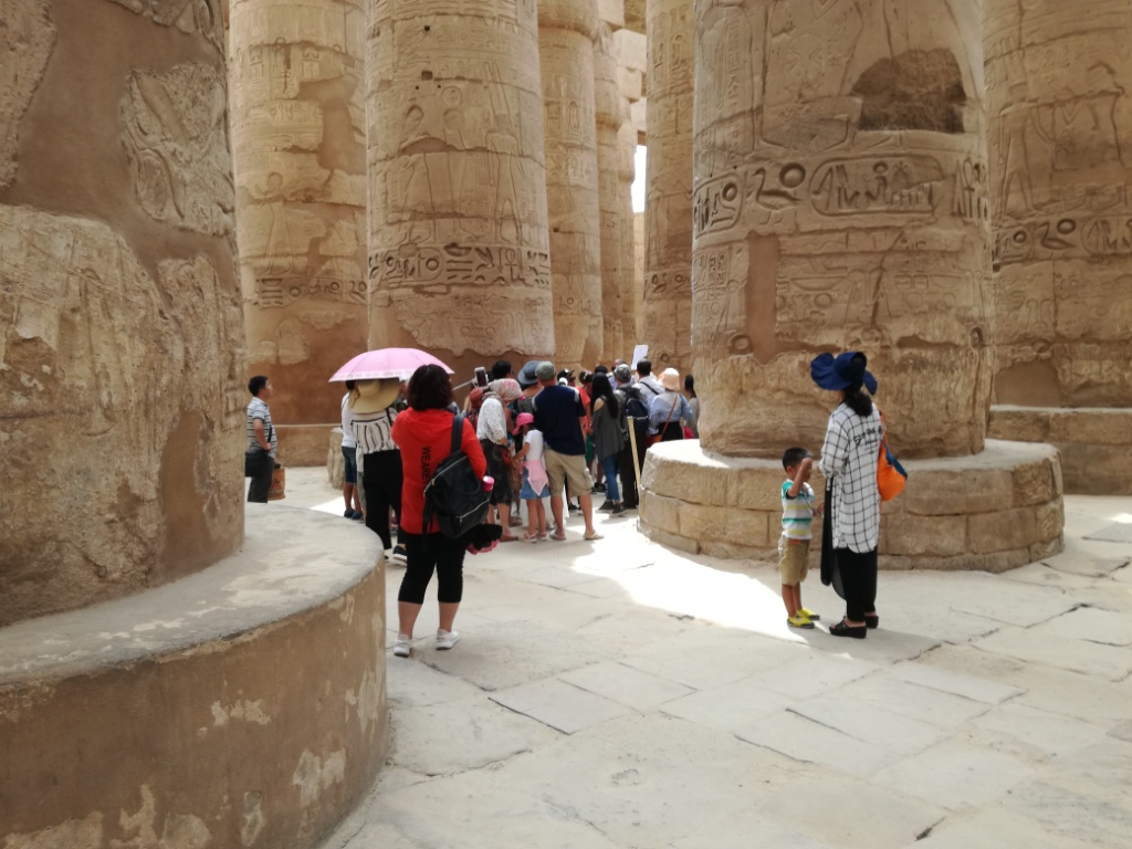 زيارات مميزة للأجانب والمصريين للمعابد خلال العيد (10)