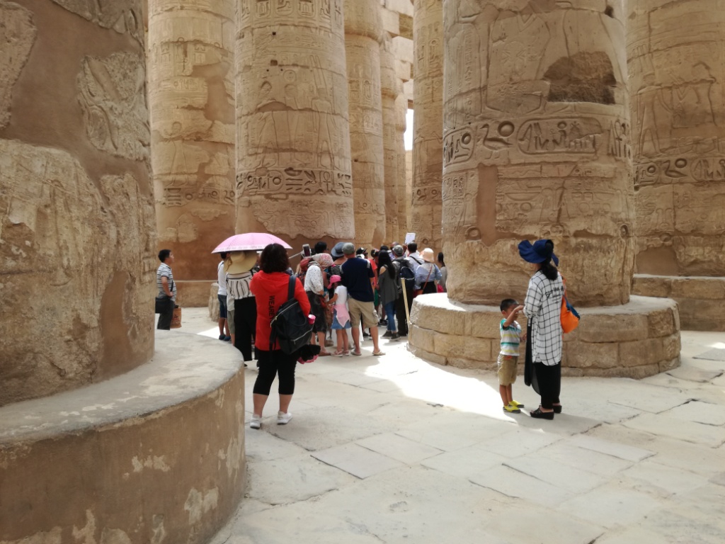 زيارات مميزة للأجانب والمصريين للمعابد خلال العيد (9)