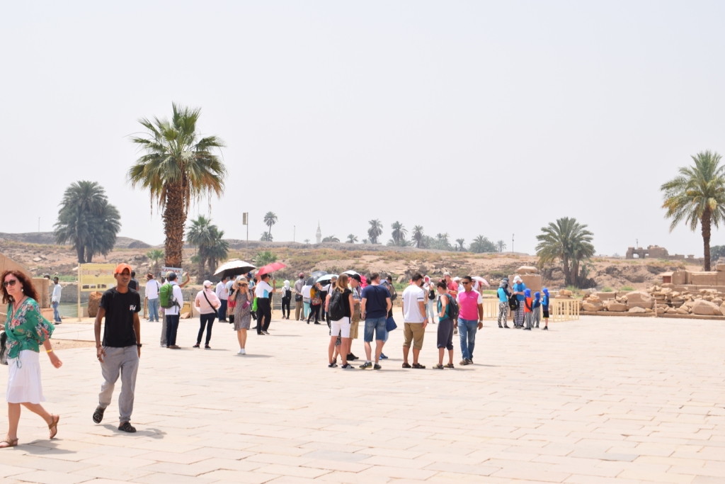 زيارات مميزة للأجانب والمصريين للمعابد خلال العيد (17)