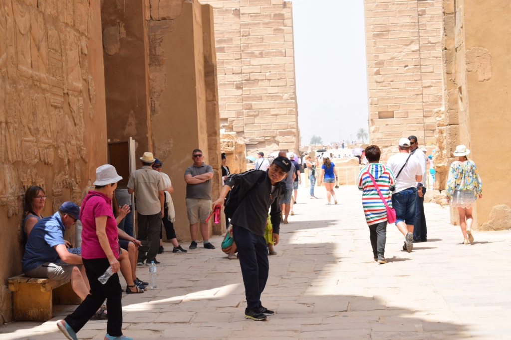 زيارات مميزة للأجانب والمصريين للمعابد خلال العيد (3)