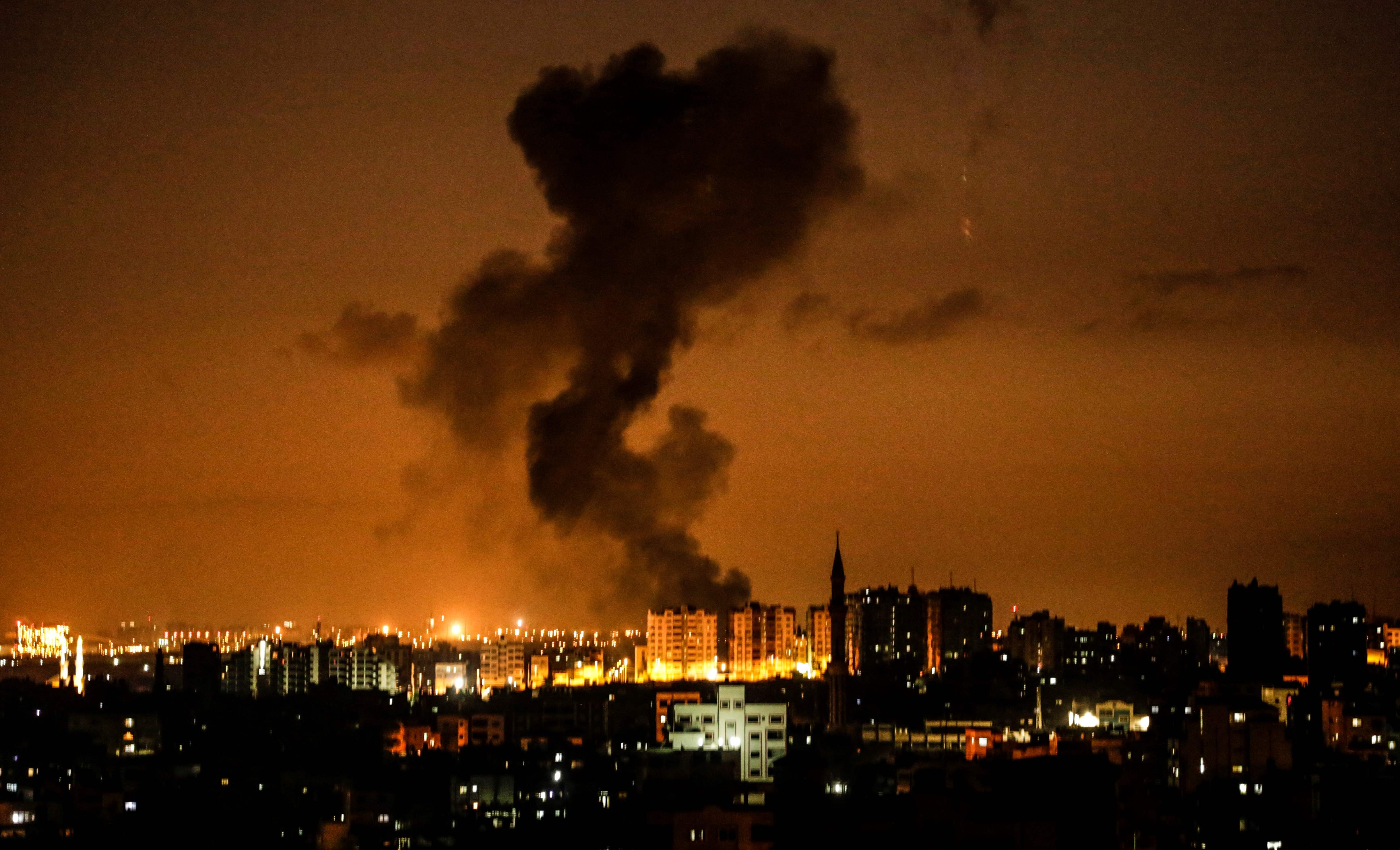 جانب من قصف غزة 