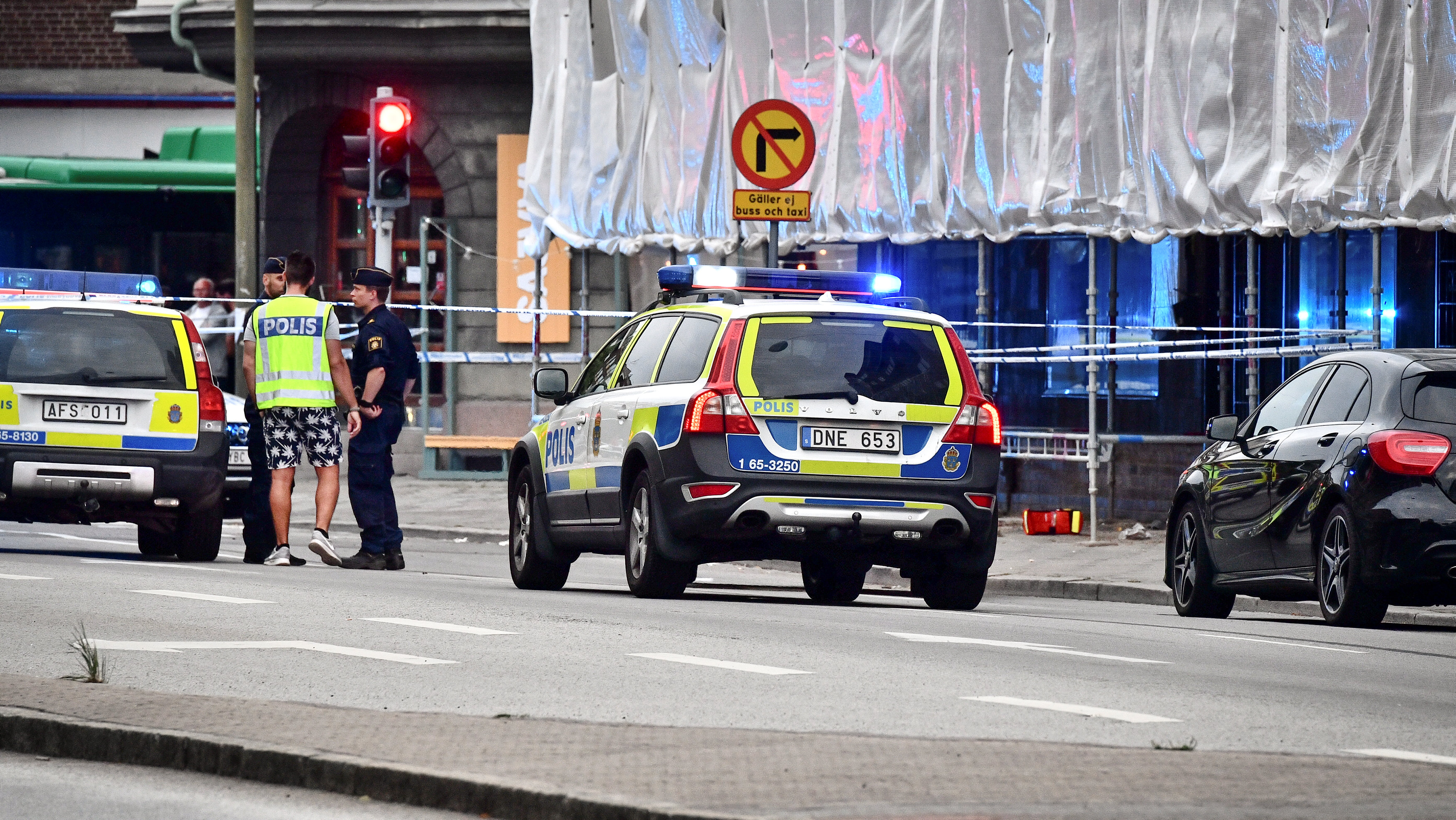 الشرطة السويدية فى موقع الحادث