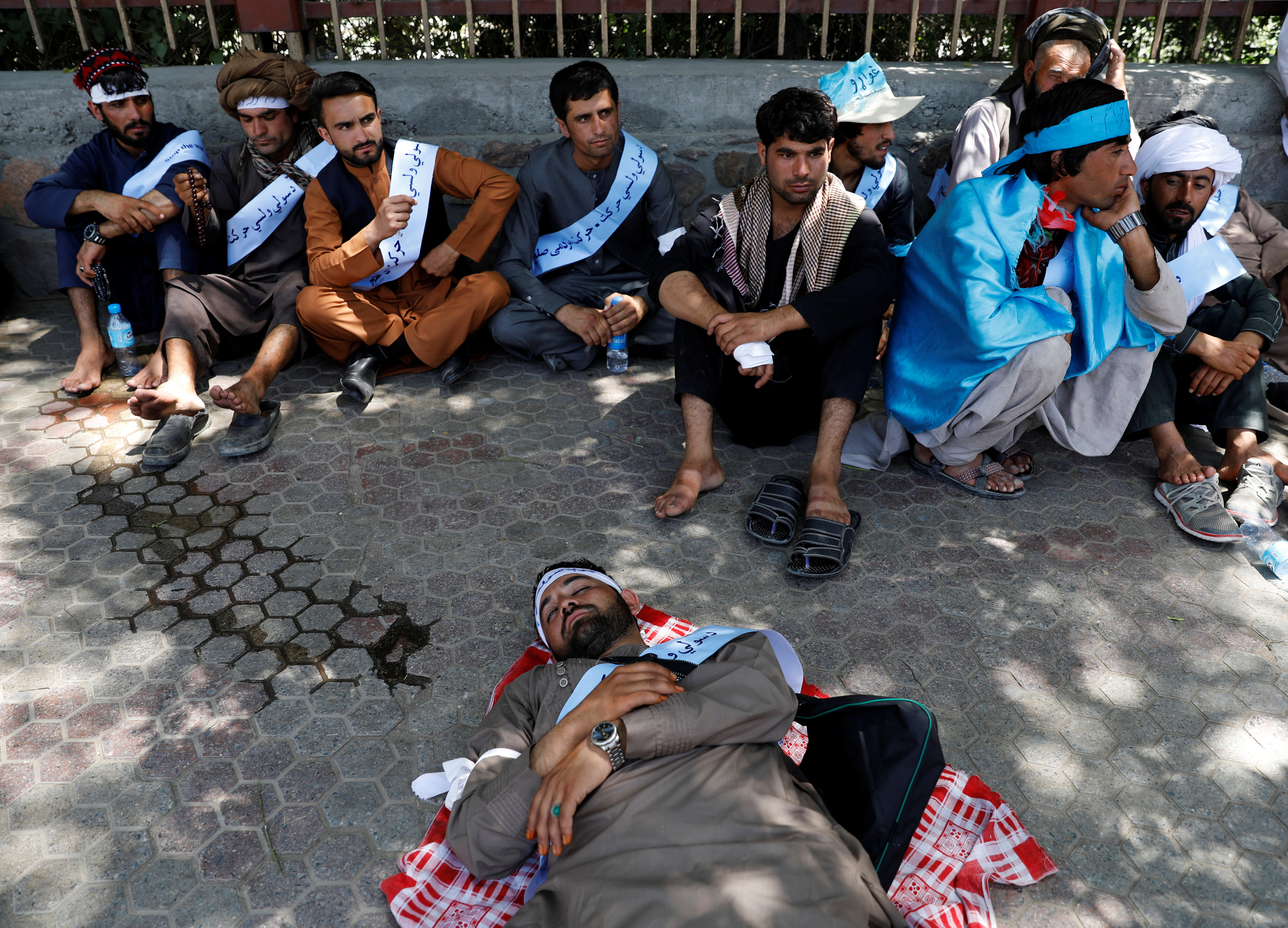 	المسيرة تأتى بعد رفض طالبان اقتراح الحكومة لمد وقف إطلاق النار بعد عيد الفطر