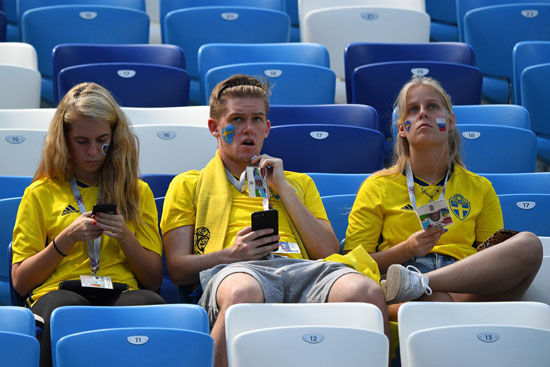 جماهير السويد بانتظار انطلاق المباراة