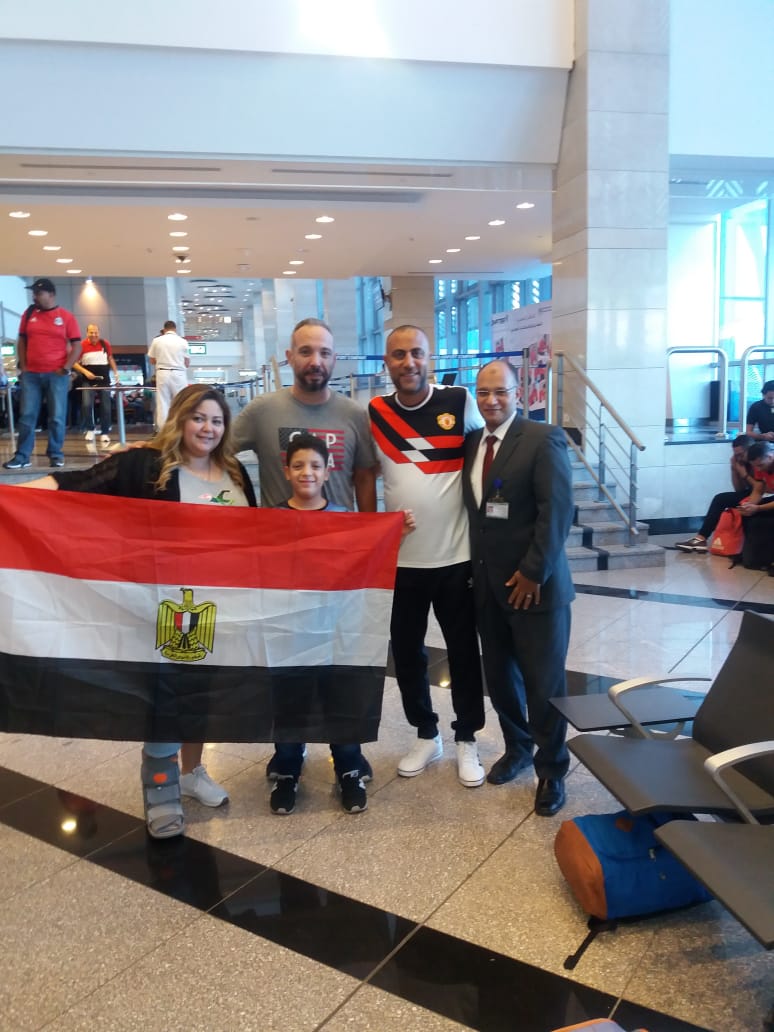 مصر للطيران تنقل المشجعين  الى روسيا (3)