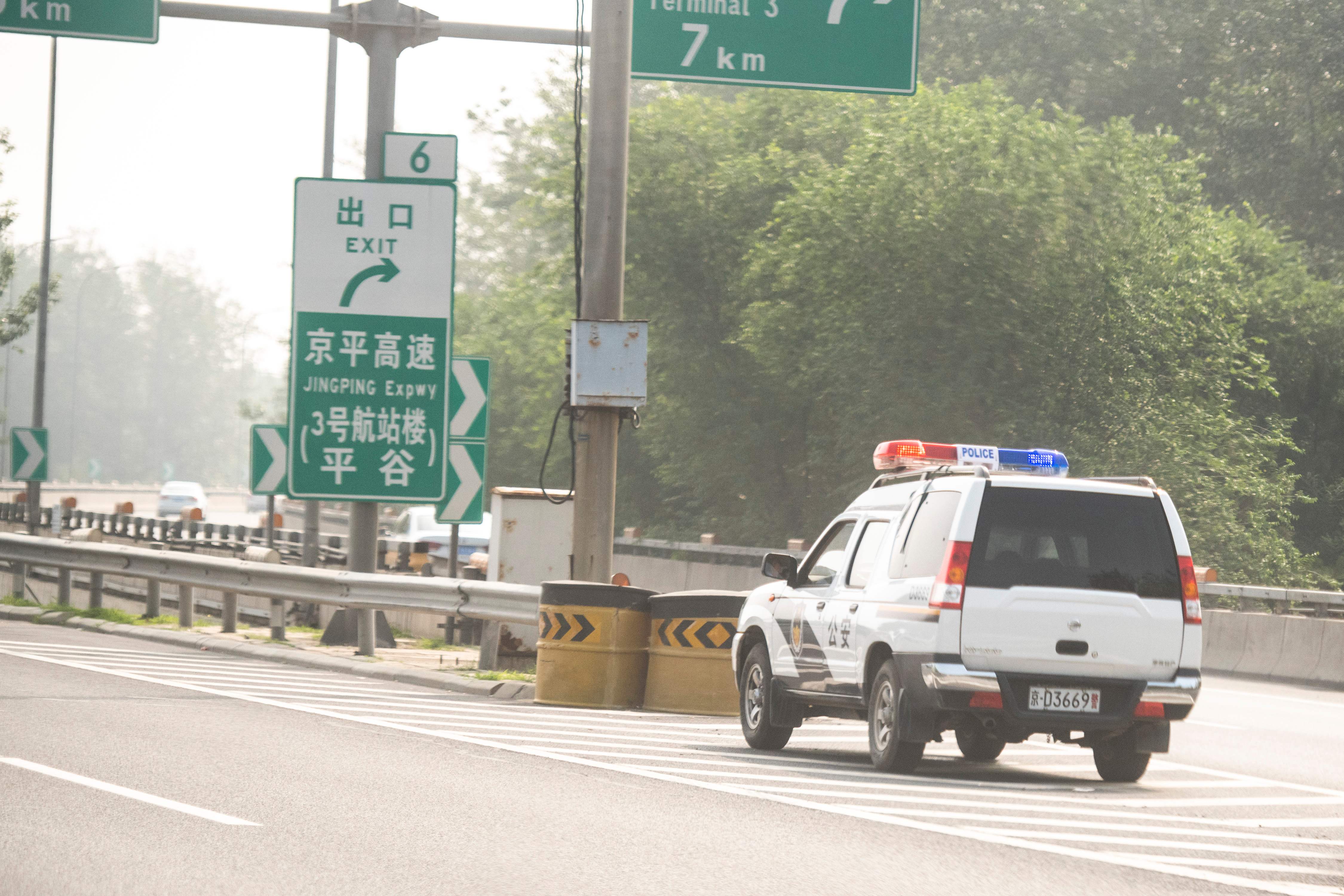 جانب من تواجد قوات الشرطة الصينية 