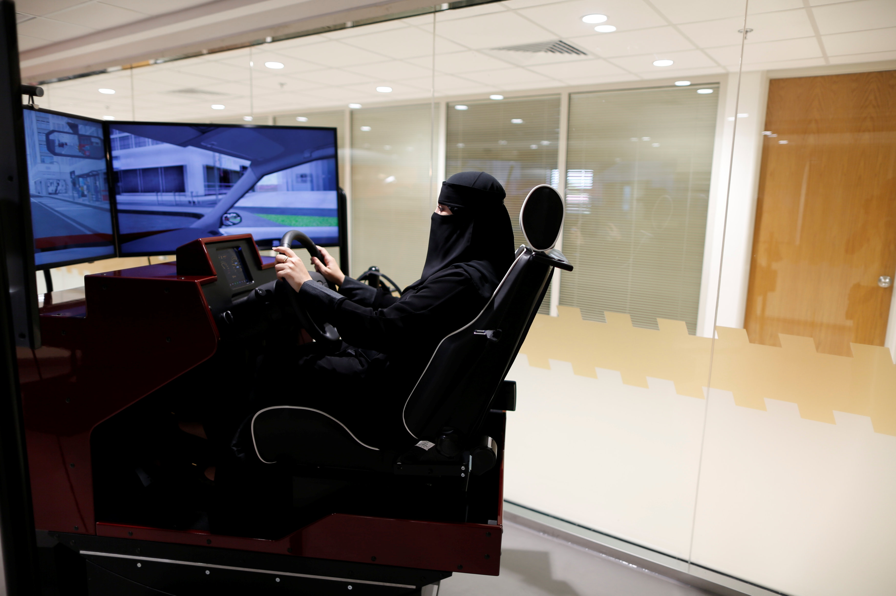 التقنيات الحديثة أحد وسائل تدريب المرأة السعودية