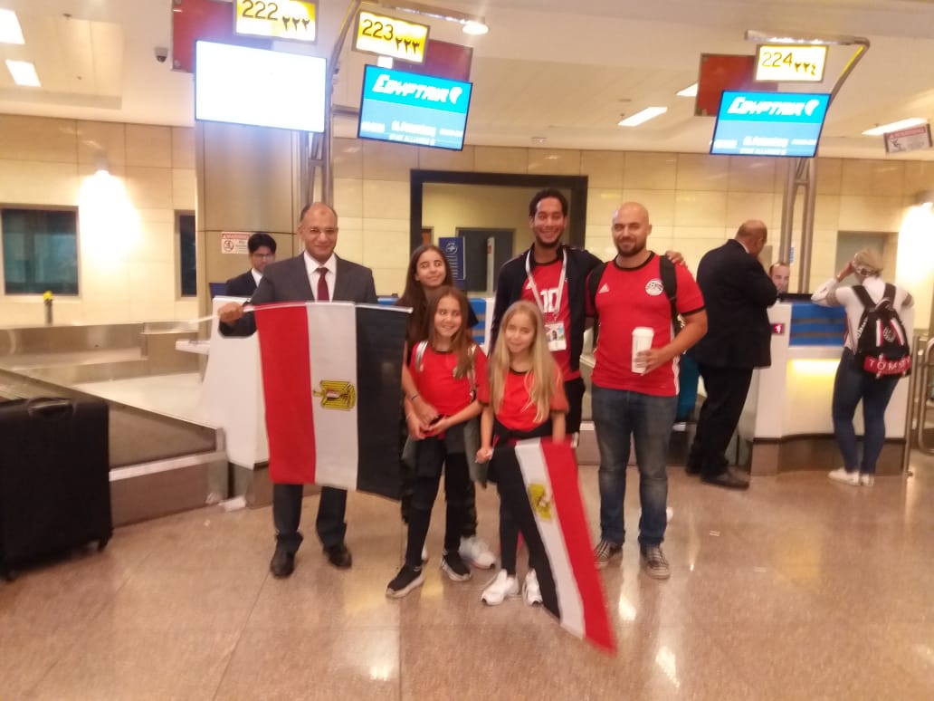 مصر للطيران تنقل المشجعين  الى روسيا (2)