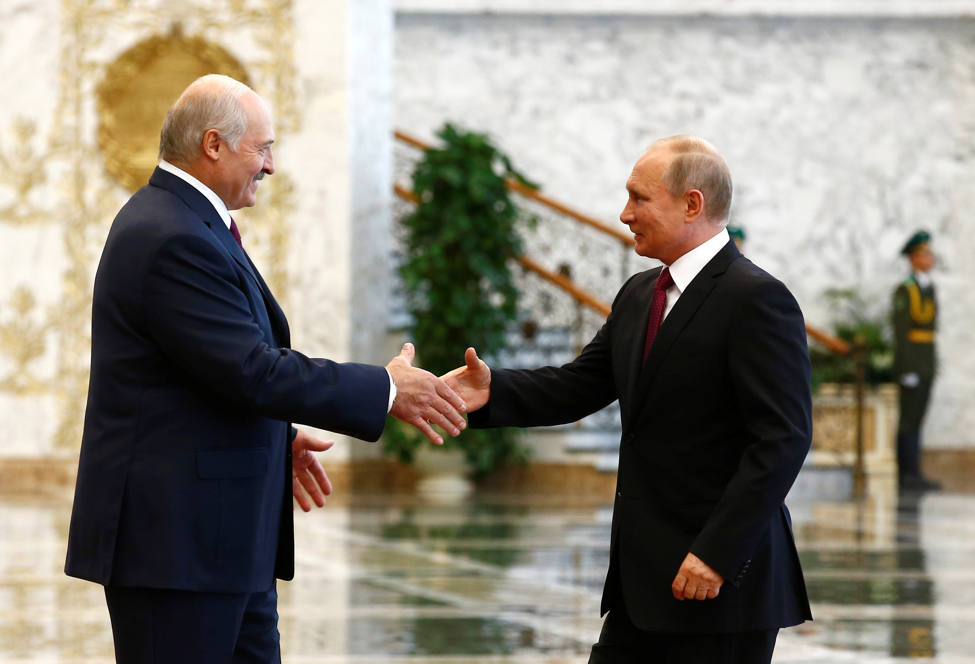 رئيس بيلاروسيا يلتقى نظيره الروسى