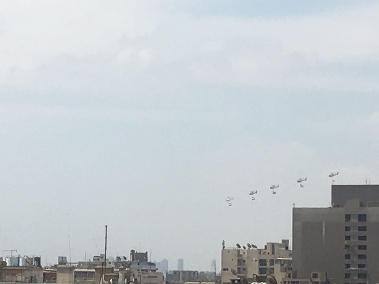 الطائرات تحلق أعلي سماء ميدان التحرير  (3)