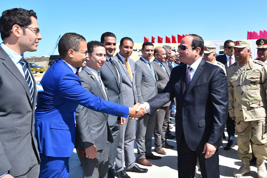 الرئيس يتفقد المشروعات التنموية الجاري تنفيذها بمنطقة شرق بورسعيد
