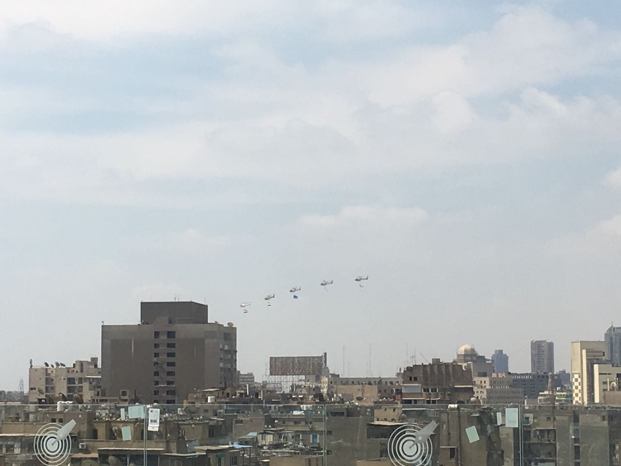 الطائرات تحلق أعلي سماء ميدان التحرير  (1)