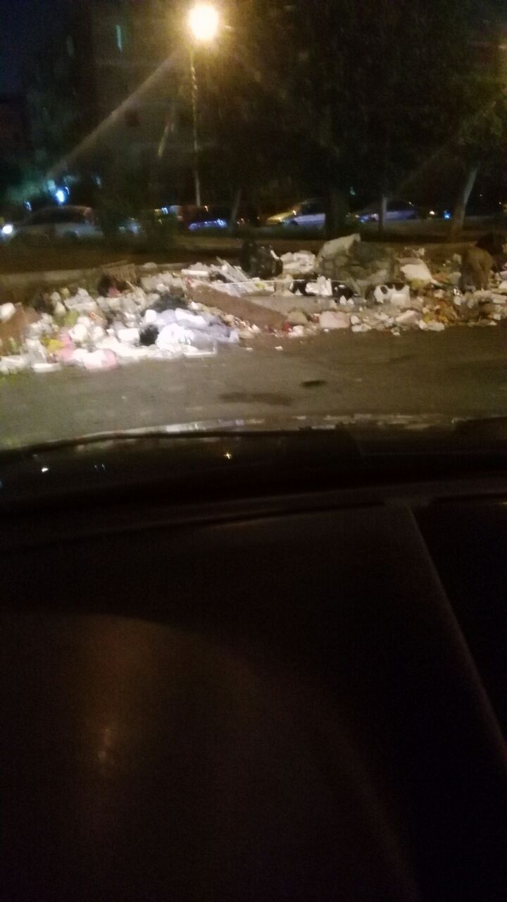 تراكم القمامة بشوارع النزهة الجديدة الرئيسية (3)