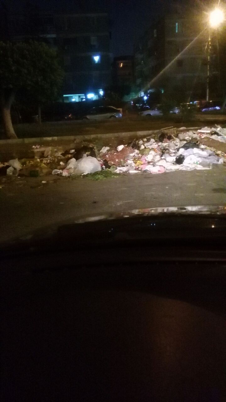 تراكم القمامة بشوارع النزهة الجديدة الرئيسية (5)