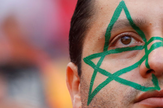 نجمة علم المغرب على وجه مشجع مغربى