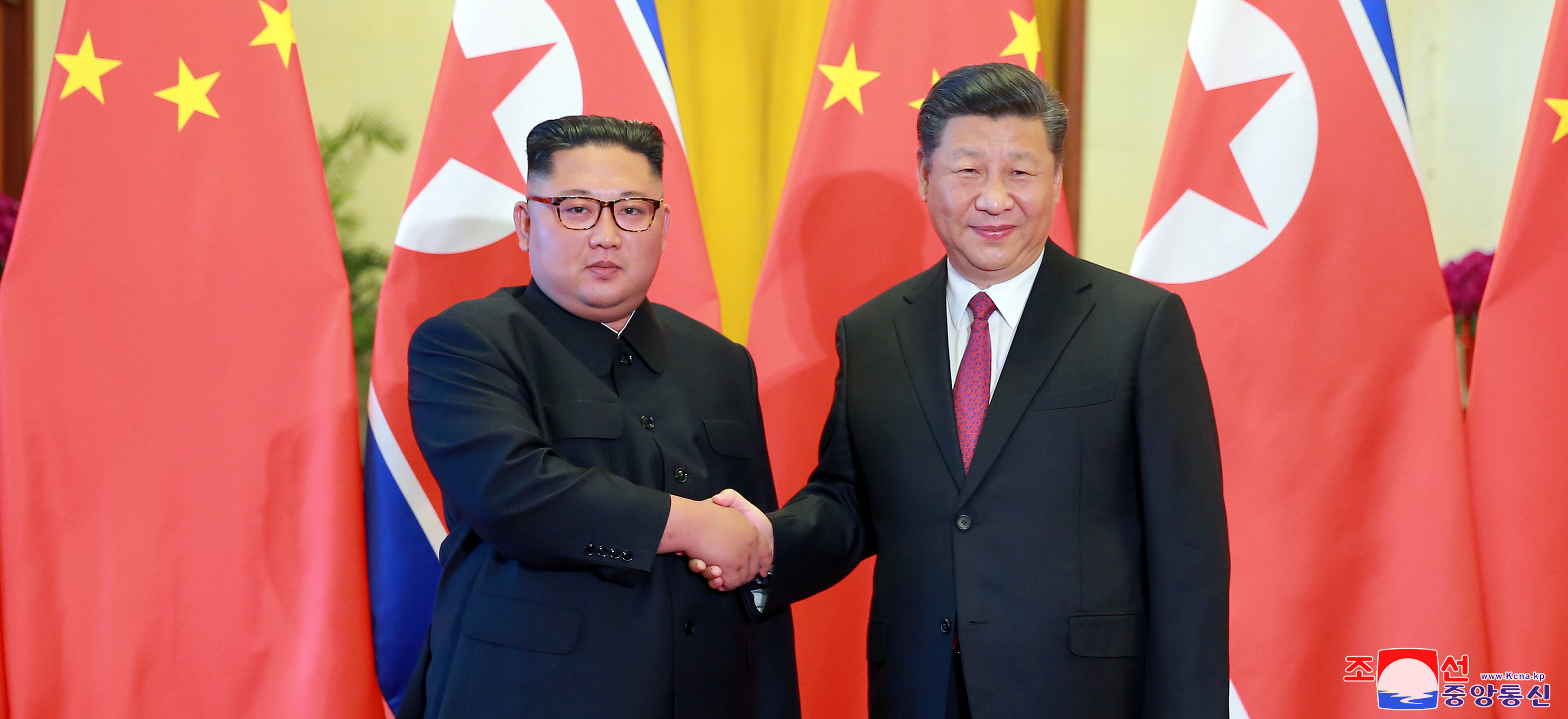 مصافحة زعيم كوريا الشمالية والرئيس الصينى