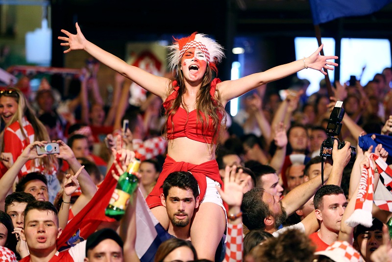 احتفالات الجماهير فى كرواتيا بعد الفوز على الارجنتين (1)