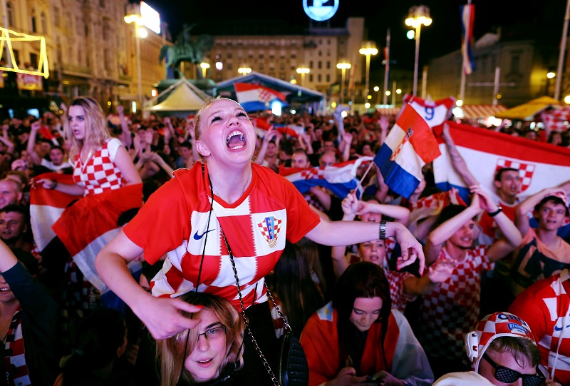 احتفالات الجماهير فى كرواتيا بعد الفوز على الارجنتين (3)