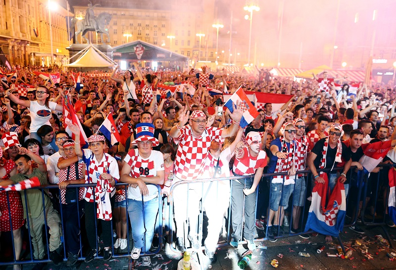 احتفالات الجماهير فى كرواتيا بعد الفوز على الارجنتين (2)