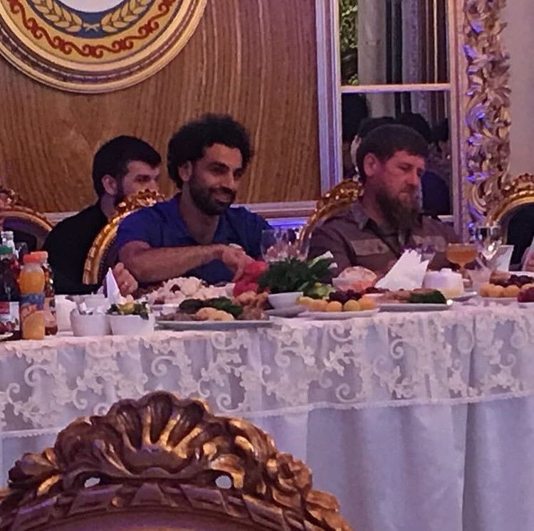 محمد صلاح مع رئيس الشيشان