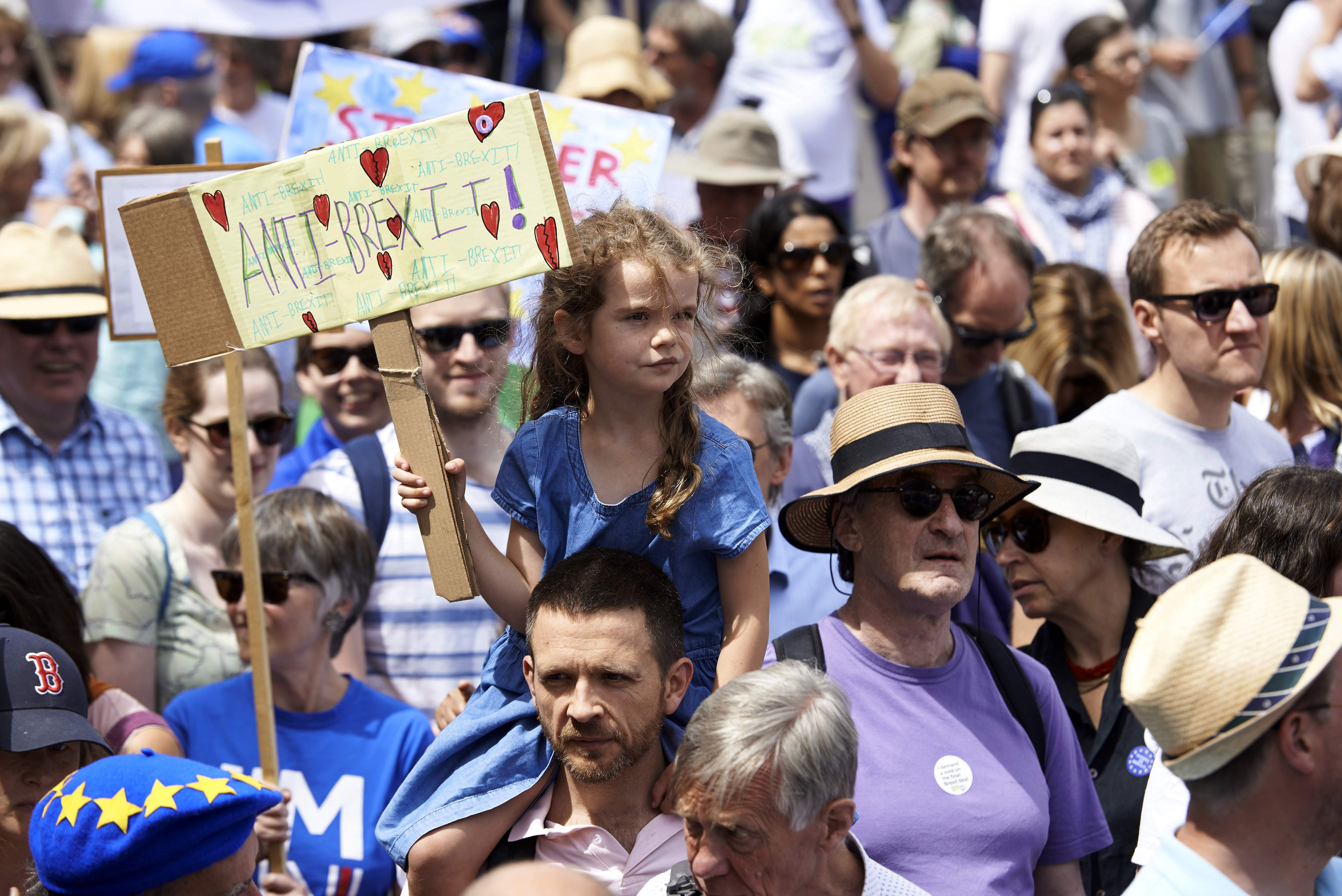 آلاف المتظاهرين فى بريطانيا ضد قانون بريكست