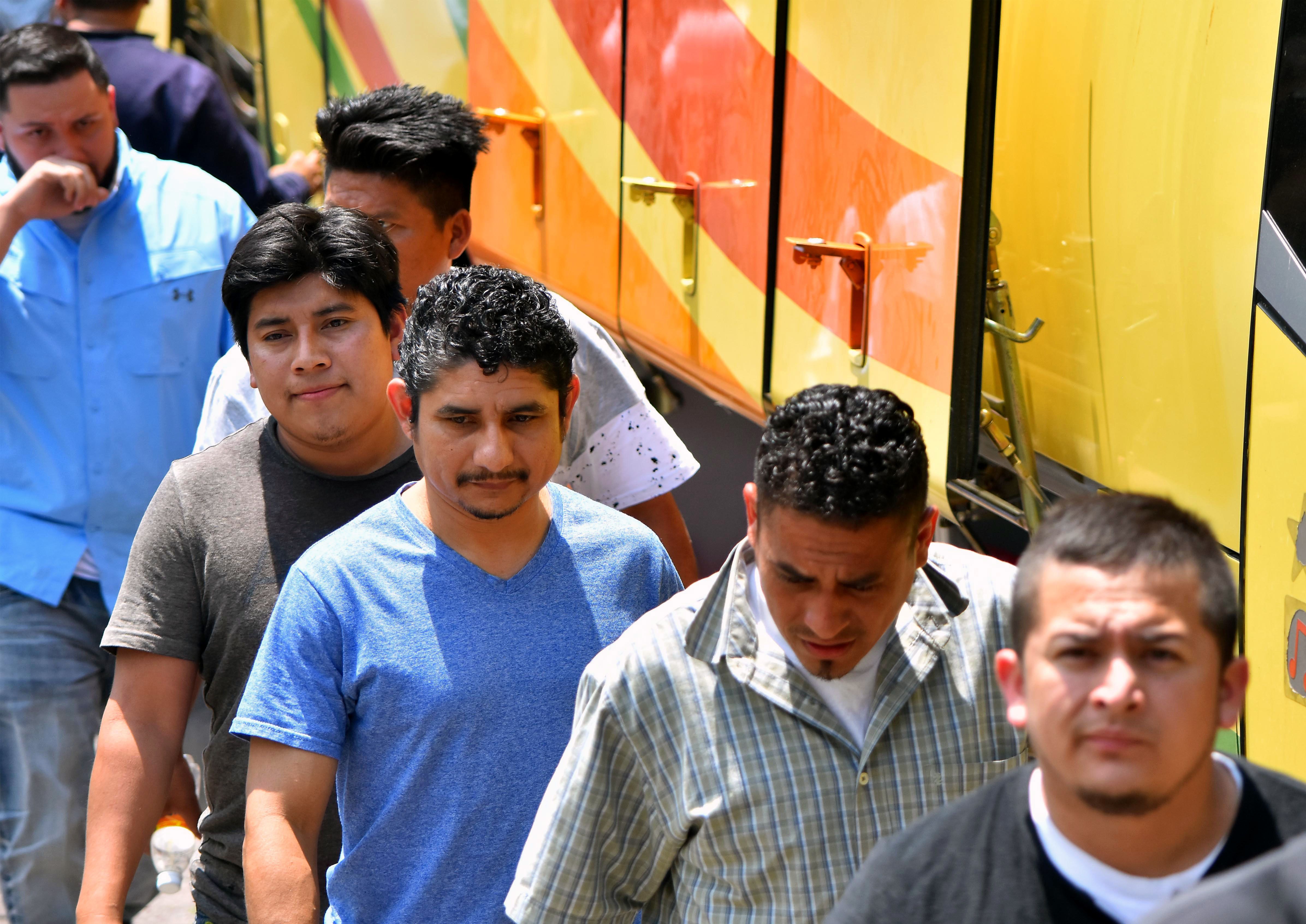 طرد آلاف من مواطنى السلفادور
