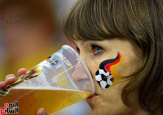 مشجعة ألمانية قبل المباراة 