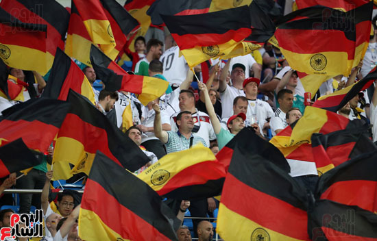 الأعلام الألمانية فى المدرجات 