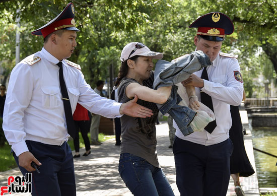 اعتقال متظاهرين من المعارضة فى كازاخستان