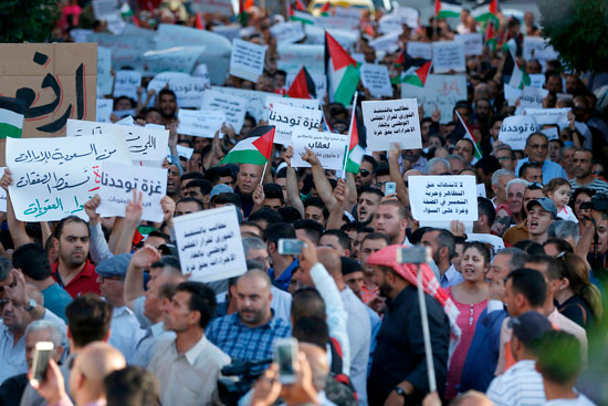 مسيرة فى رام الله للتضامن مع قطاع غزة