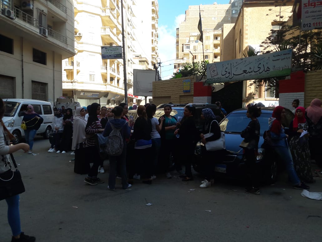 توافد الطلاب على لجان الامتحانات بالإسكندرية (9)