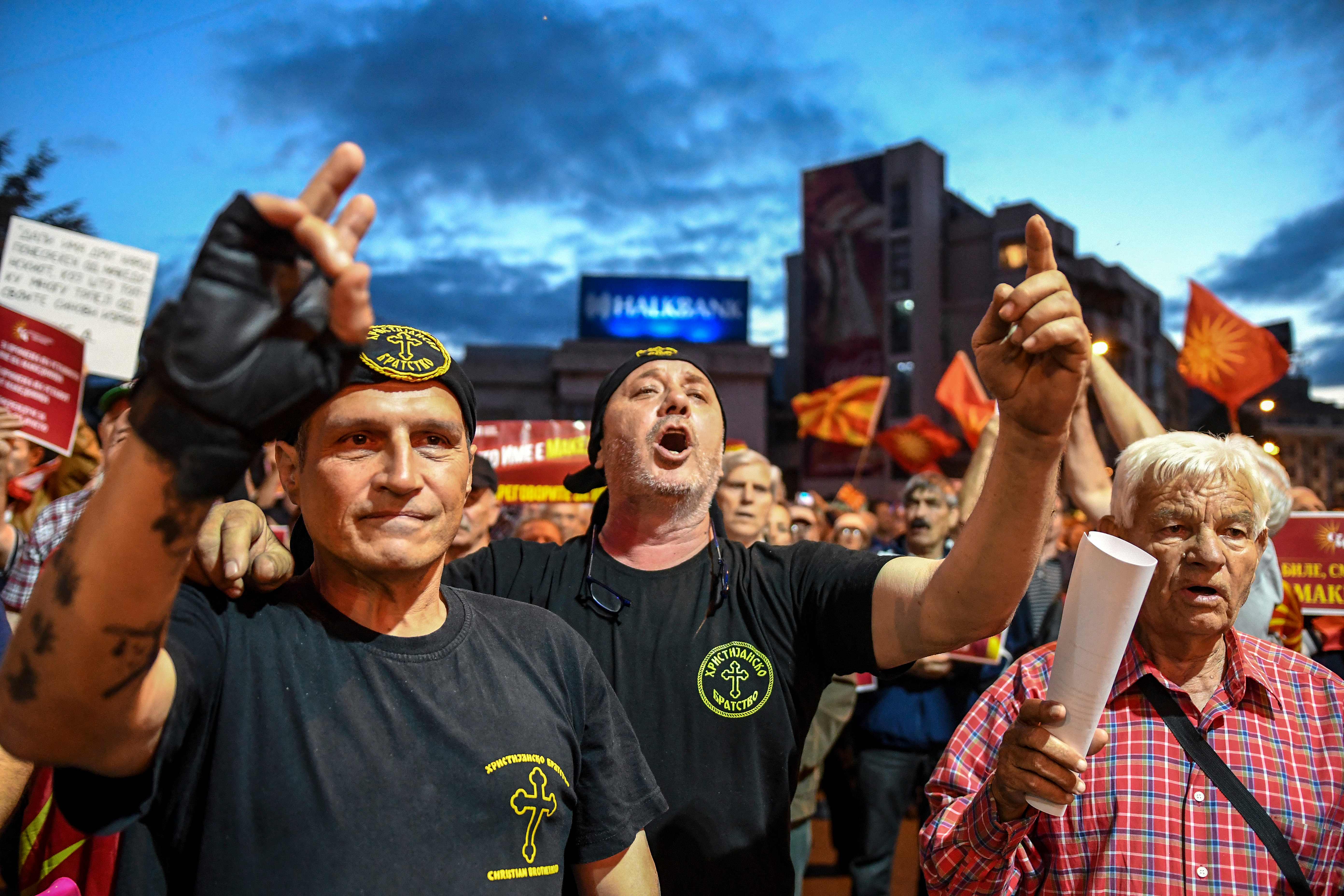 المئات يحتجون فى مقدونيا