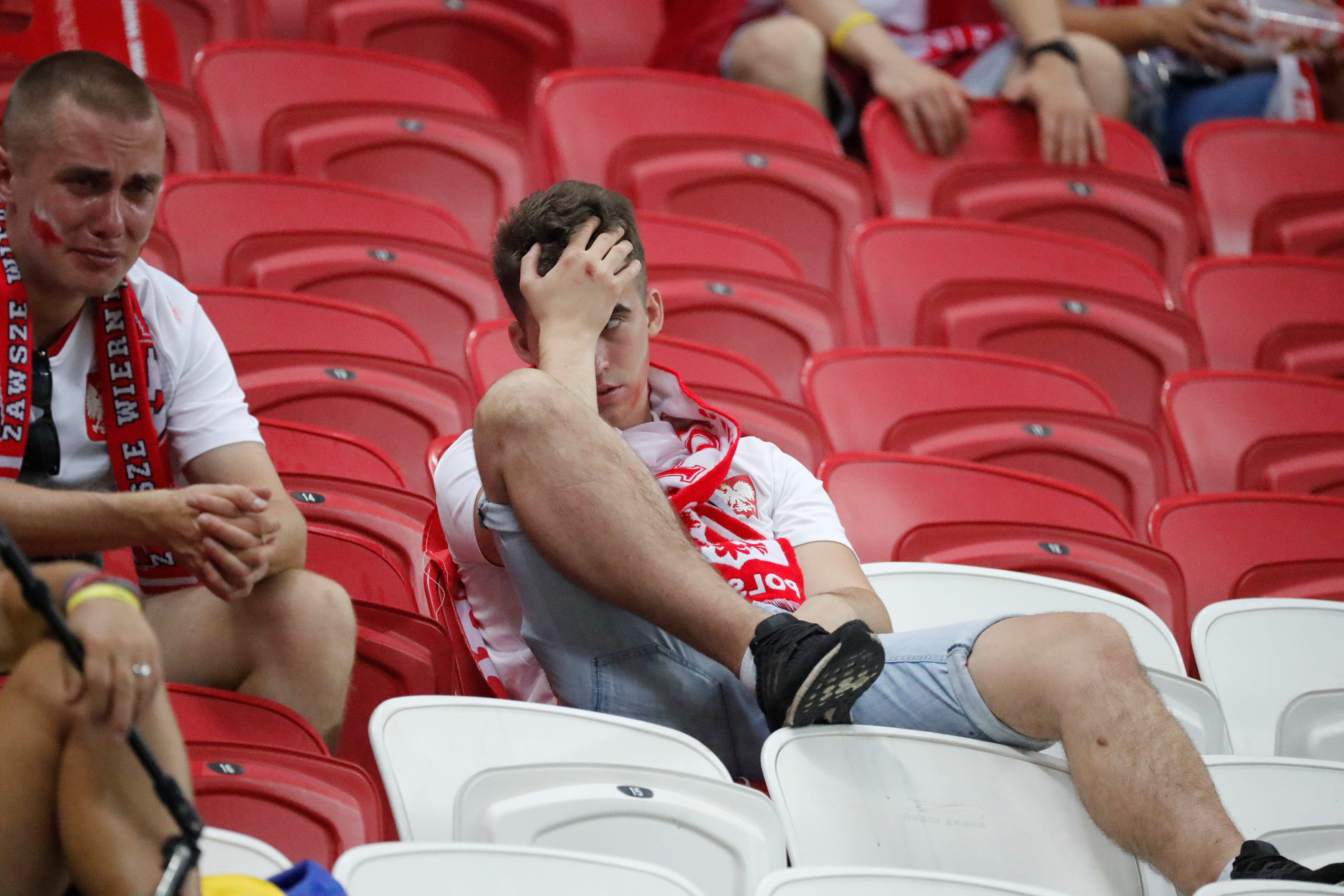 حزن جماهير بولندا بعد وداع كأس العالم (2)