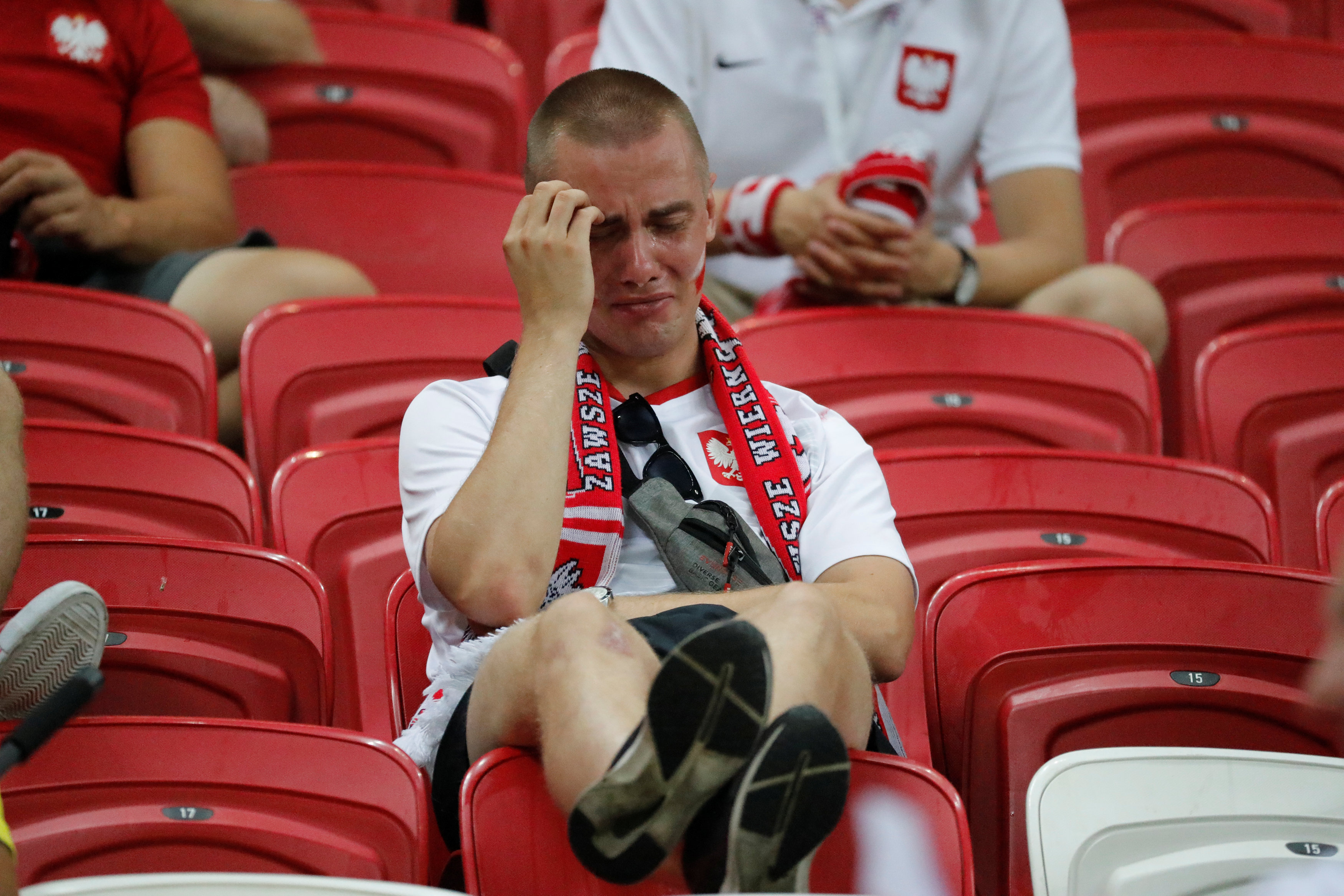 حزن جماهير بولندا بعد وداع كأس العالم (6)